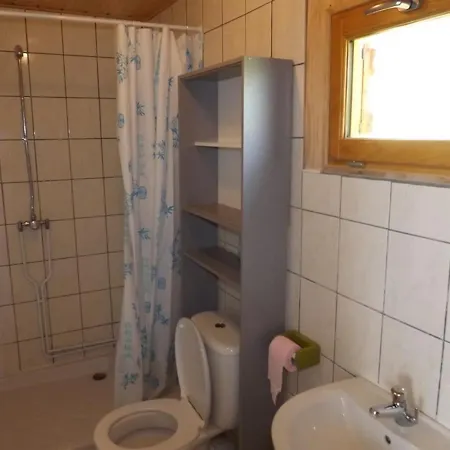 Chalet Agreable Avec Terrasse Au Coeur De L'auvergne - Fr-1-742-438 *